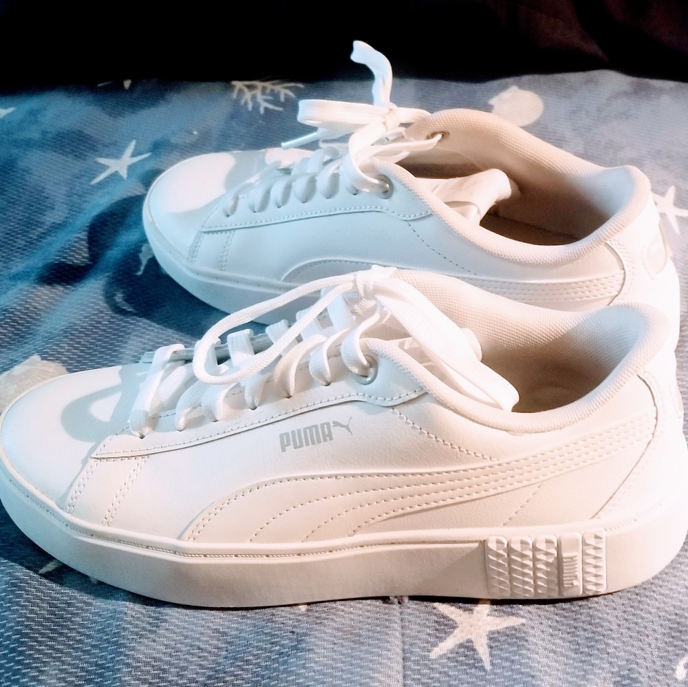 WOMENS PUMA SMASH PLATFORM WHITE SIZE 8.5